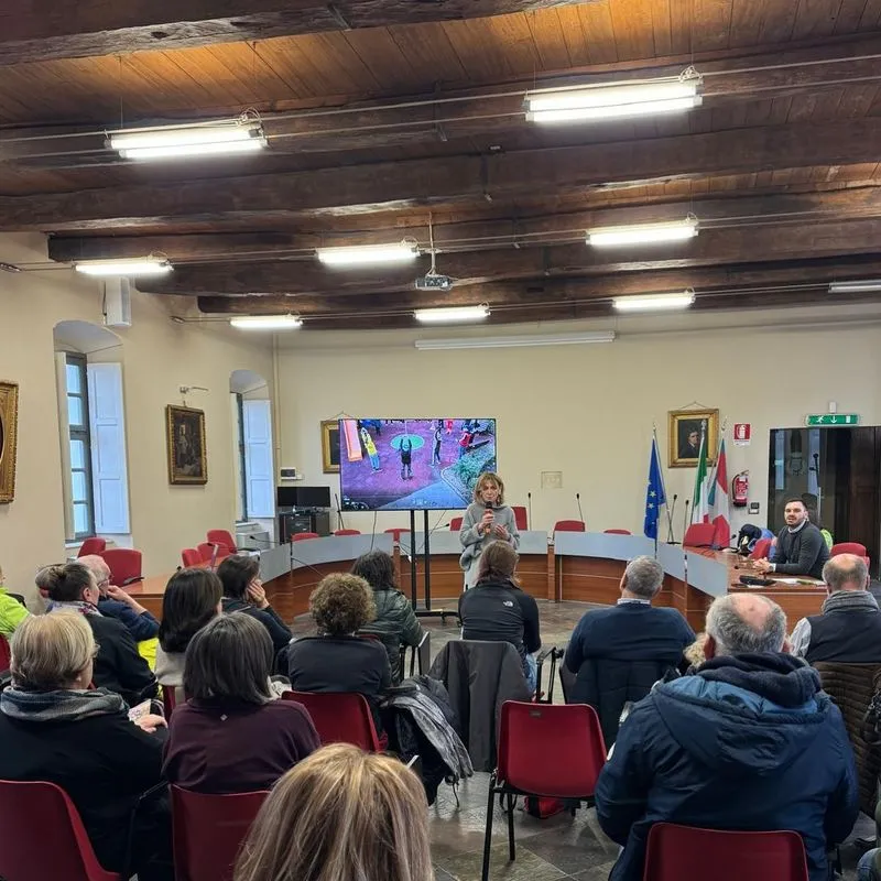 POIRINO - Salute e socialità con camminate a ritmo lento: parte il progetto «Passi d’oro»
