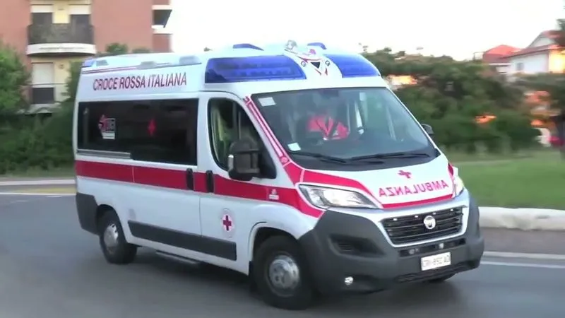 POIRINO - Ragazza di 17 anni cade dal balcone di casa: ricoverata all'ospedale Cto di Torino