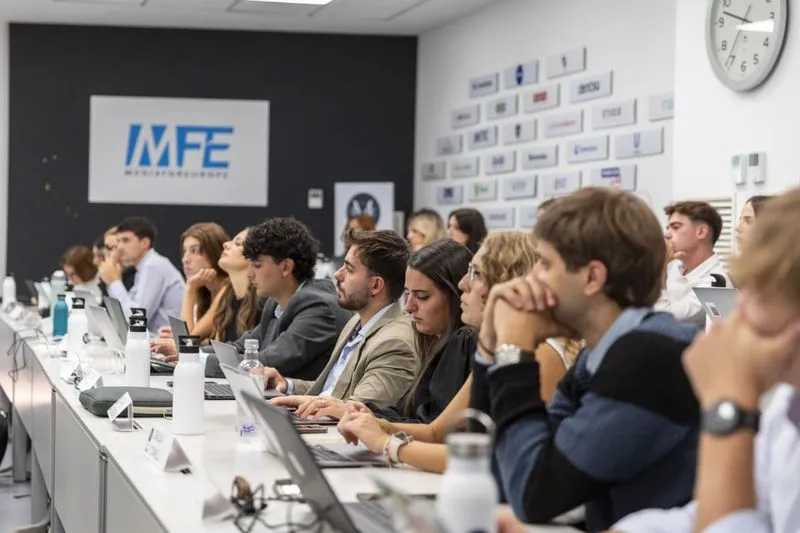 Dopo la laurea: 10 motivi per scegliere un master. La guida dell’ex studente, diventato top manager in soli cinque anni