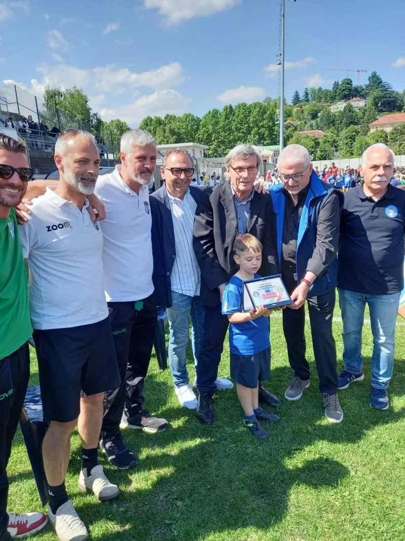 RIVALTA - Il Tetti Francesi alla Festa del calcio giovanile: premiato il dirigente Carmelo Gullace - FOTO