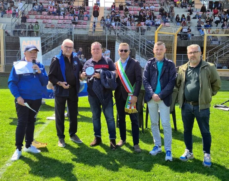 RIVALTA - Il Tetti Francesi alla Festa del calcio giovanile: premiato il dirigente Carmelo Gullace - FOTO