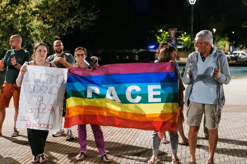 RIVALTA - «Disertiamo il silenzio», centinaia di cittadini in piazza per Gaza - FOTO