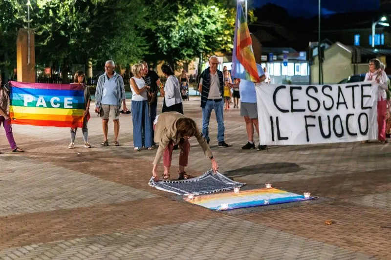 RIVALTA - «Disertiamo il silenzio», centinaia di cittadini in piazza per Gaza - FOTO