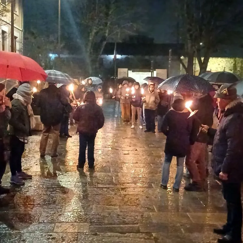 RIVALTA - La  fiaccolata della memoria batte anche la pioggia - FOTO