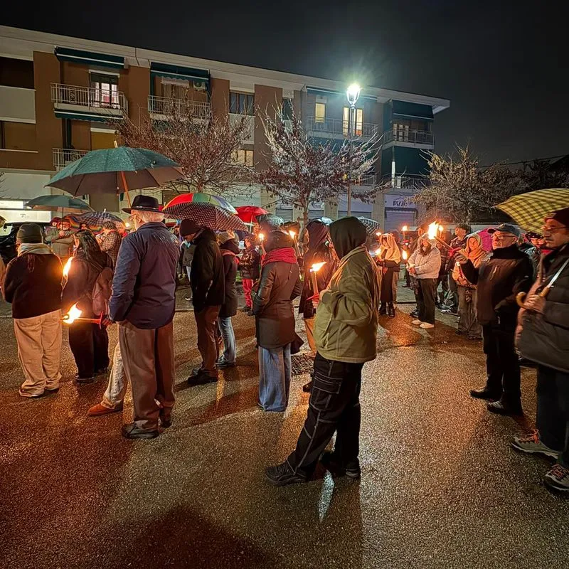 RIVALTA - La  fiaccolata della memoria batte anche la pioggia - FOTO