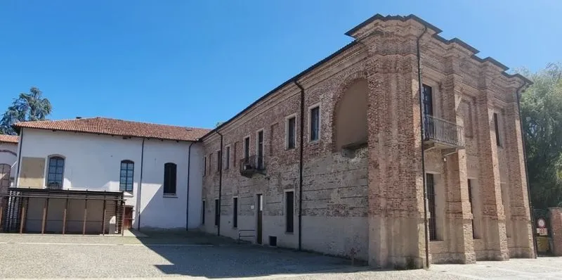 RIVALTA - Predoni dell'oro rosso in azione: rubate le grondaie di rame dall'antico Monastero