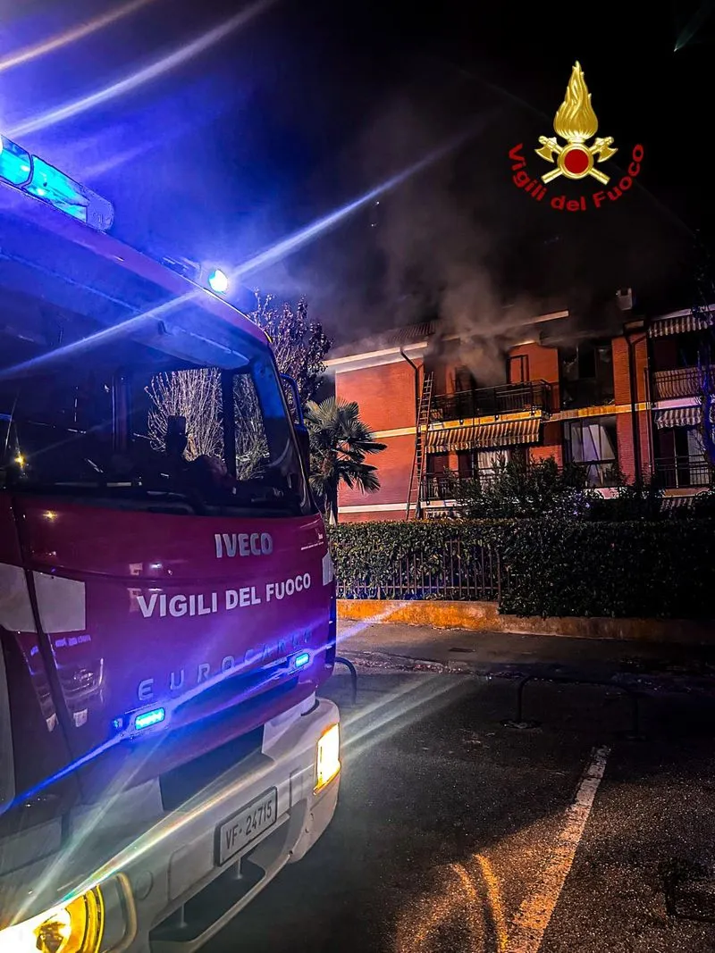 TRAGEDIA A RIVALTA - Incendio in un condominio di viale Cadore: morta una donna, ferito un uomo - FOTO