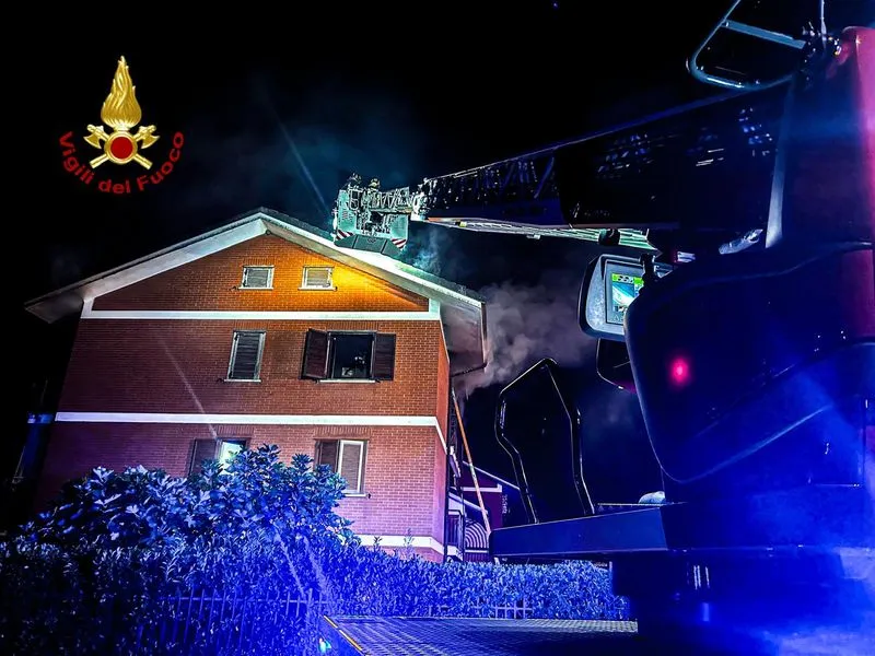 TRAGEDIA A RIVALTA - Incendio in un condominio di via Cadore: morta una donna, ferito un uomo - FOTO