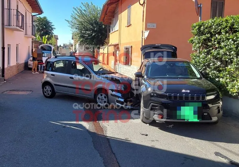 RIVALTA - Scontro tra due auto all'incrocio tra via Roma e via San Lazzaro: due feriti al San Luigi di Orbassano