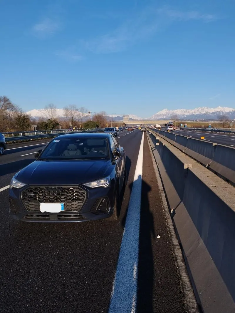 TANGENZIALE TORINO - Si scontrano tre auto all'altezza di Rivalta, traffico in tilt e code in entrambe le direzioni - FOTO