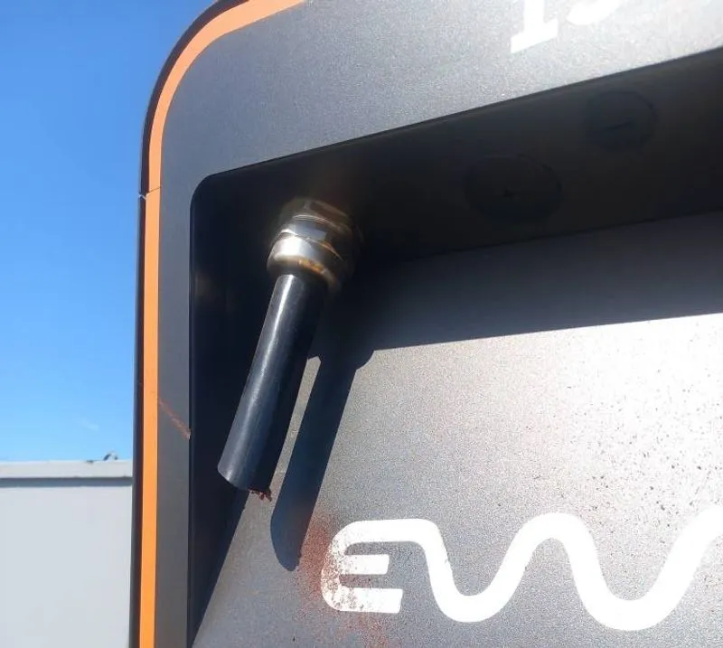 RIVALTA - Nuovo raid dei ladri di rame: razziate le colonnine di ricarica delle auto elettriche - FOTO