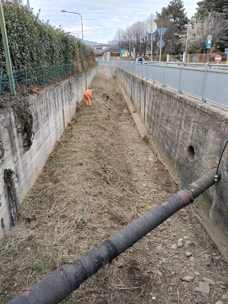 RIVALTA - Partiti i lavori di pulizia del canale scolmatore e delle bealere della città - FOTO