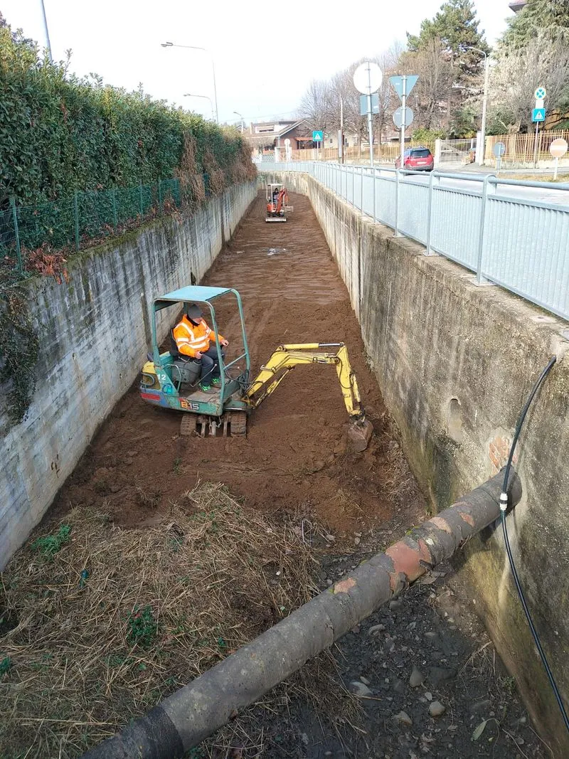 RIVALTA - Partiti i lavori di pulizia del canale scolmatore e delle bealere della città - FOTO