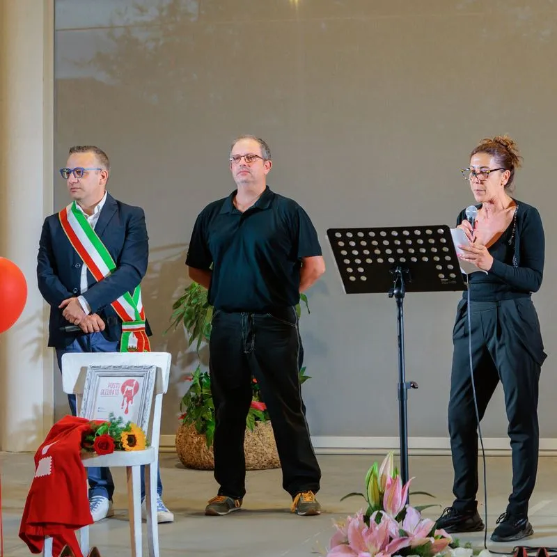 RIVALTA - A centinaia in piazza per Susy, il sindaco: «Da questa immane tragedia rinasca un nuovo senso di comunità» - FOTO