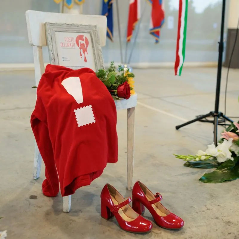 RIVALTA - A centinaia in piazza per Susy, il sindaco: «Da questa immane tragedia rinasca un nuovo senso di comunità» - FOTO