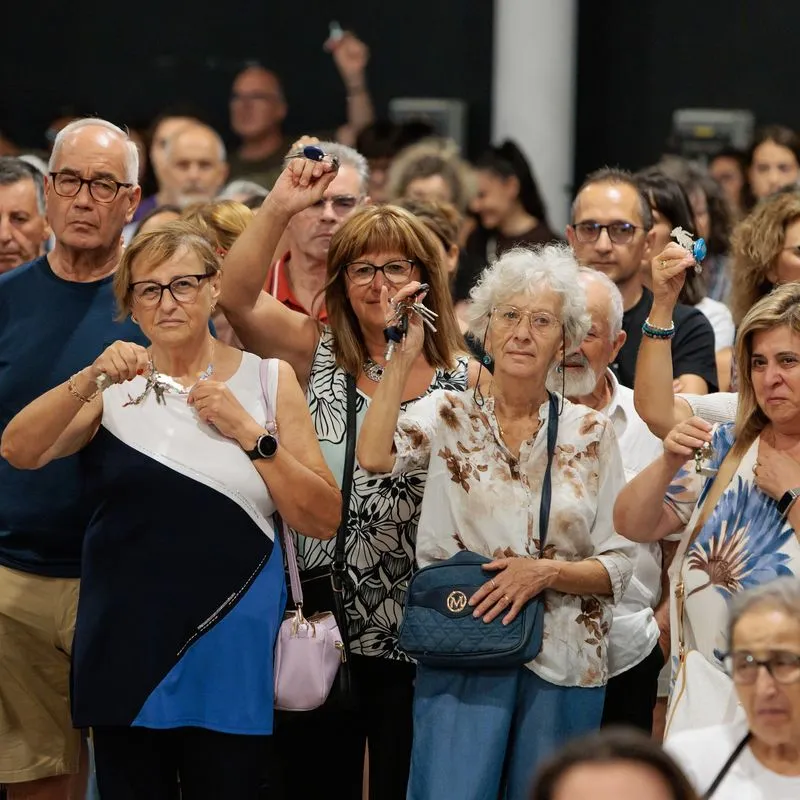 RIVALTA - A centinaia in piazza per Susy, il sindaco: «Da questa immane tragedia rinasca un nuovo senso di comunità» - FOTO
