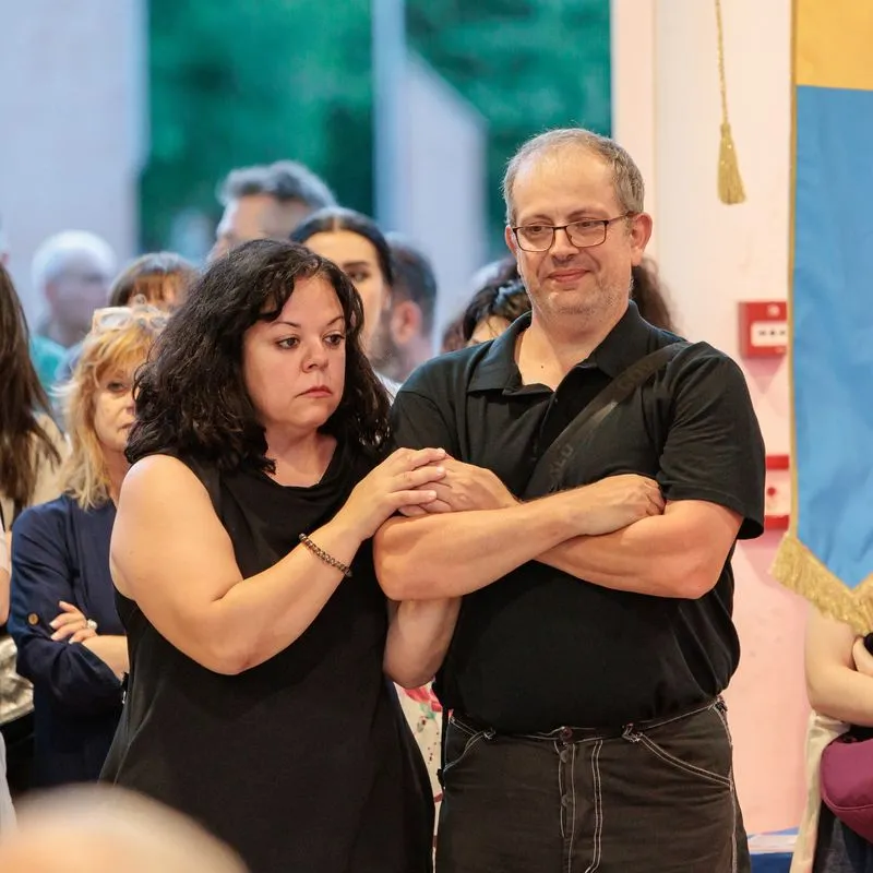 RIVALTA - A centinaia in piazza per Susy, il sindaco: «Da questa immane tragedia rinasca un nuovo senso di comunità» - FOTO