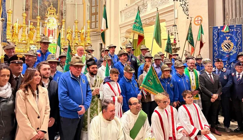RIVAROLO CANAVESE - La benedizione del nuovo gagliardetto del Gruppo Alpini