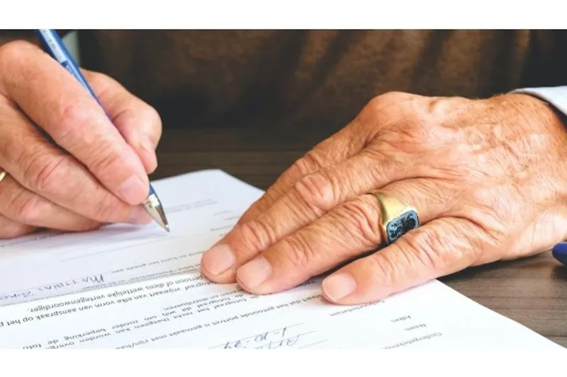 RIVAROLO CANAVESE - Prima di morire lascia 2 milioni di euro a un avvocato: ora l'uomo è accusato di circonvenzione di incapace