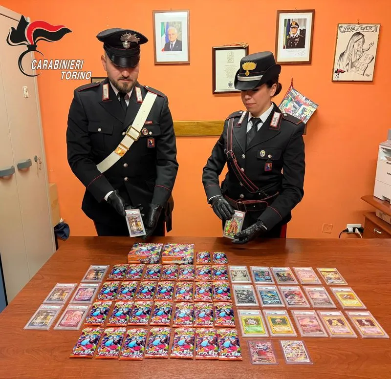 RIVOLI-ALPIGNANO - Gli rubano lo zaino con dentro 20mila euro di carte Pokemon e manga: due denunciati