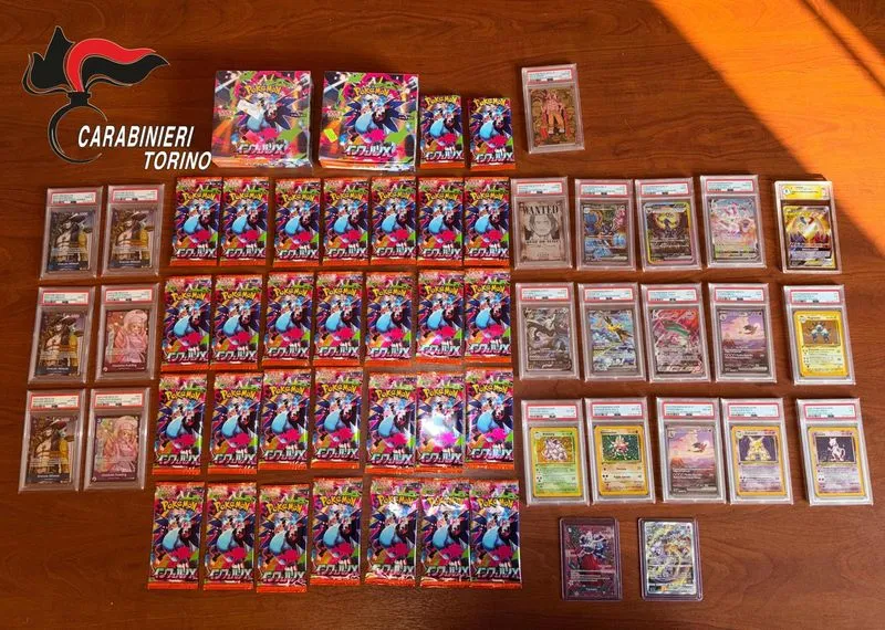 RIVOLI-ALPIGNANO - Gli rubano lo zaino con dentro 20mila euro di carte Pokemon e manga: due denunciati