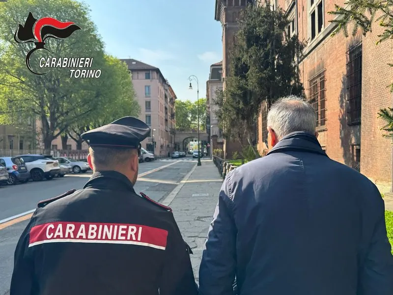 RIVOLI - Provano la «truffa dello specchietto» ai danni di un 83enne: due 20enni arrestati dai carabinieri