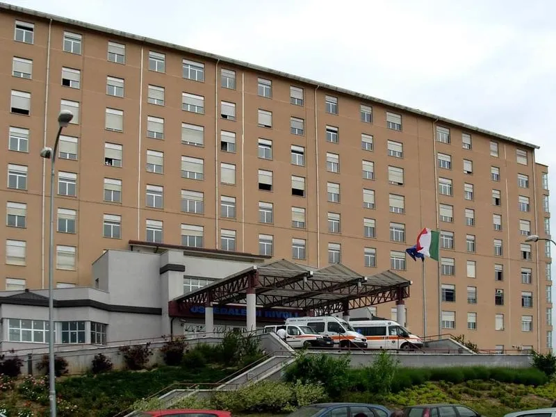 RIVOLI - Minaccia i sanitari del pronto soccorso e prova a dare fuoco alle lenzuola: 37enne arrestato dalla Polizia