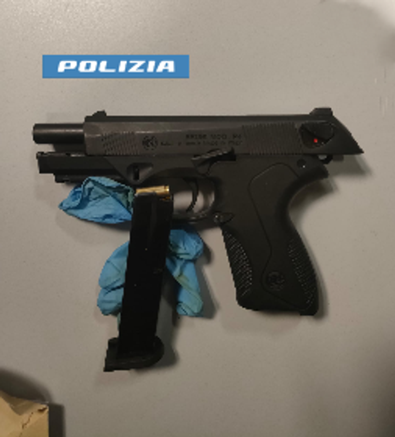 RIVOLI - Litiga con la compagna e fa partire un colpo di pistola: 37enne arrestato dalla Polizia