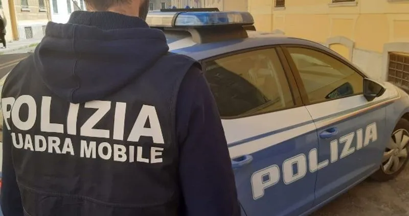RIVOLI - Importunano la pensionata cercando di venderle dei prodotti per poi rapinarla della borsa: arrestati dalla Polizia