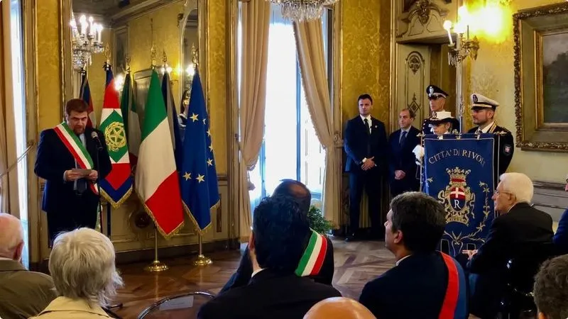 RIVOLI - Mattarella ha consegnato la Medaglia d’Oro al Merito Civile alla Cittá - FOTO