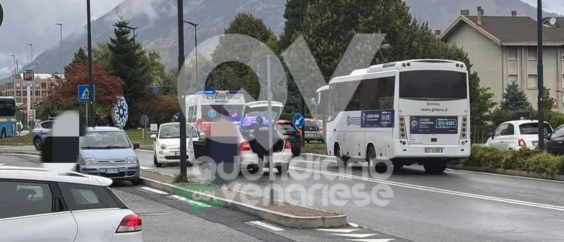 INCIDENTE A RIVOLI - Investita da un'auto mentre attraversa la strada in corso Susa: donna finisce in ospedale