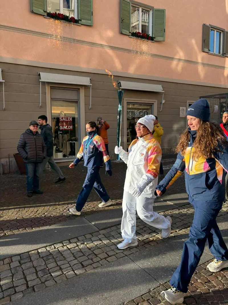 RIVOLI - Il passaggio della Fiamma Olimpica: «Un'emozione profonda» - FOTO