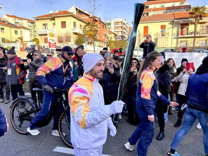 RIVOLI - Il passaggio della Fiamma Olimpica: «Un'emozione profonda» - FOTO