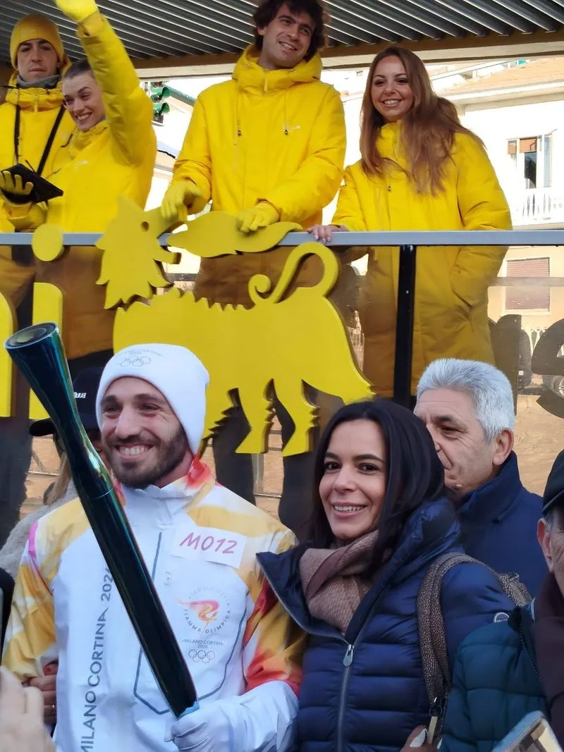 RIVOLI - Il passaggio della Fiamma Olimpica: «Un'emozione profonda» - FOTO