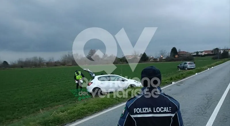 INCIDENTE A RIVOLI - Due auto si scontrano frontalmente in corso Levi: tre persone ferite