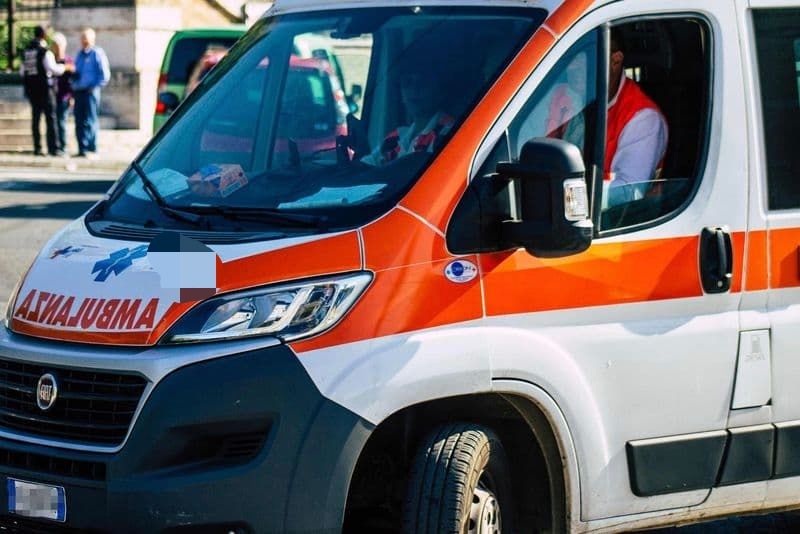 INCIDENTE A RIVOLI - Auto fugge dopo lo scontro con uno scooter: ragazza ferita. Caccia al pirata della strada