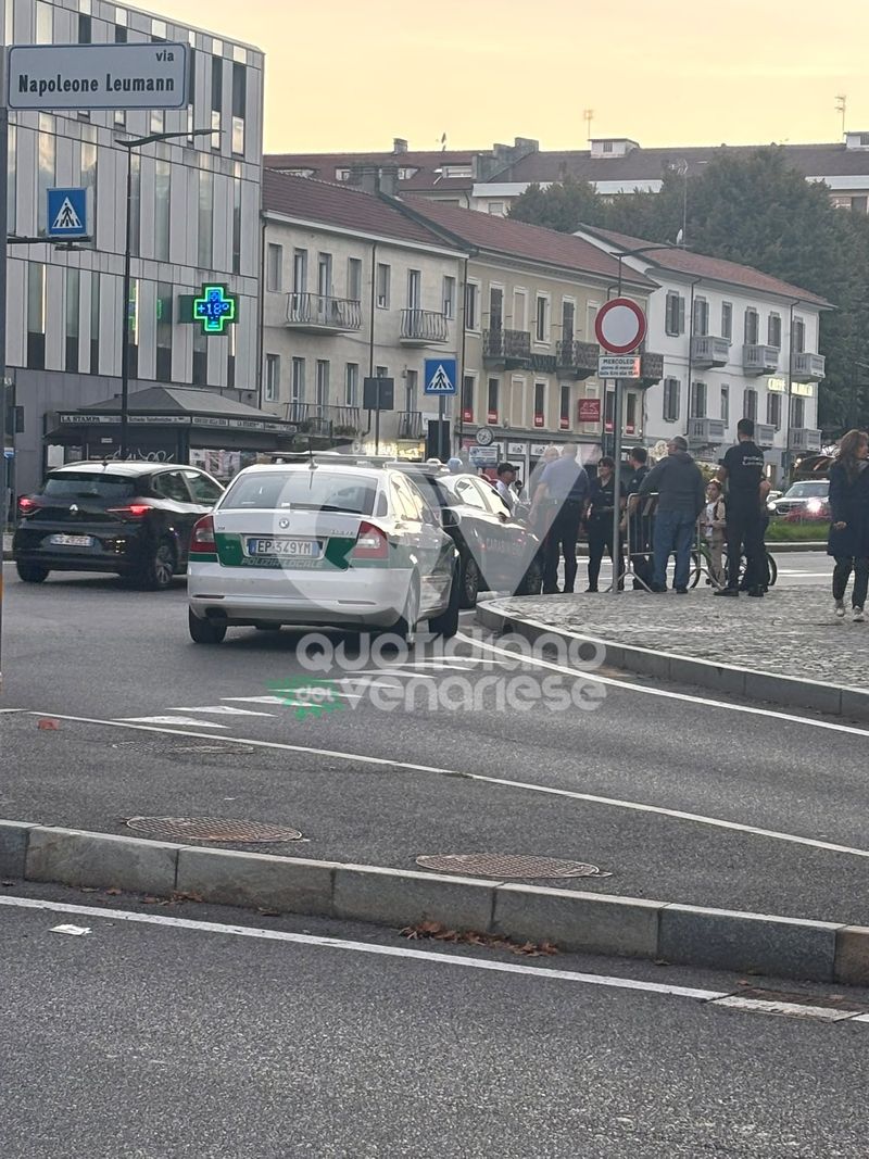 INCIDENTE A RIVOLI - Investe una donna con lo scooter, fugge via ma poi torna: 70enne finisce nei guai - FOTO