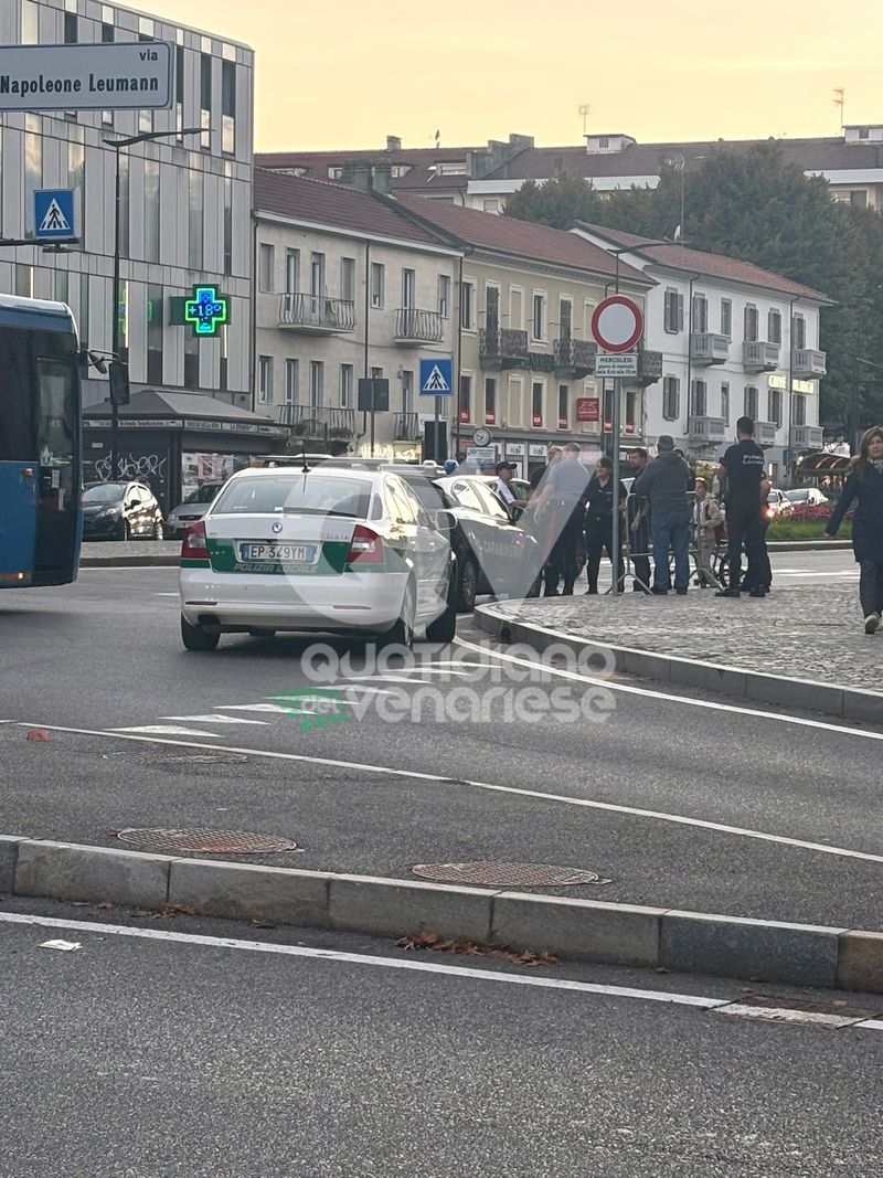 INCIDENTE A RIVOLI - Investe una donna con lo scooter, fugge via ma poi torna: 70enne finisce nei guai - FOTO