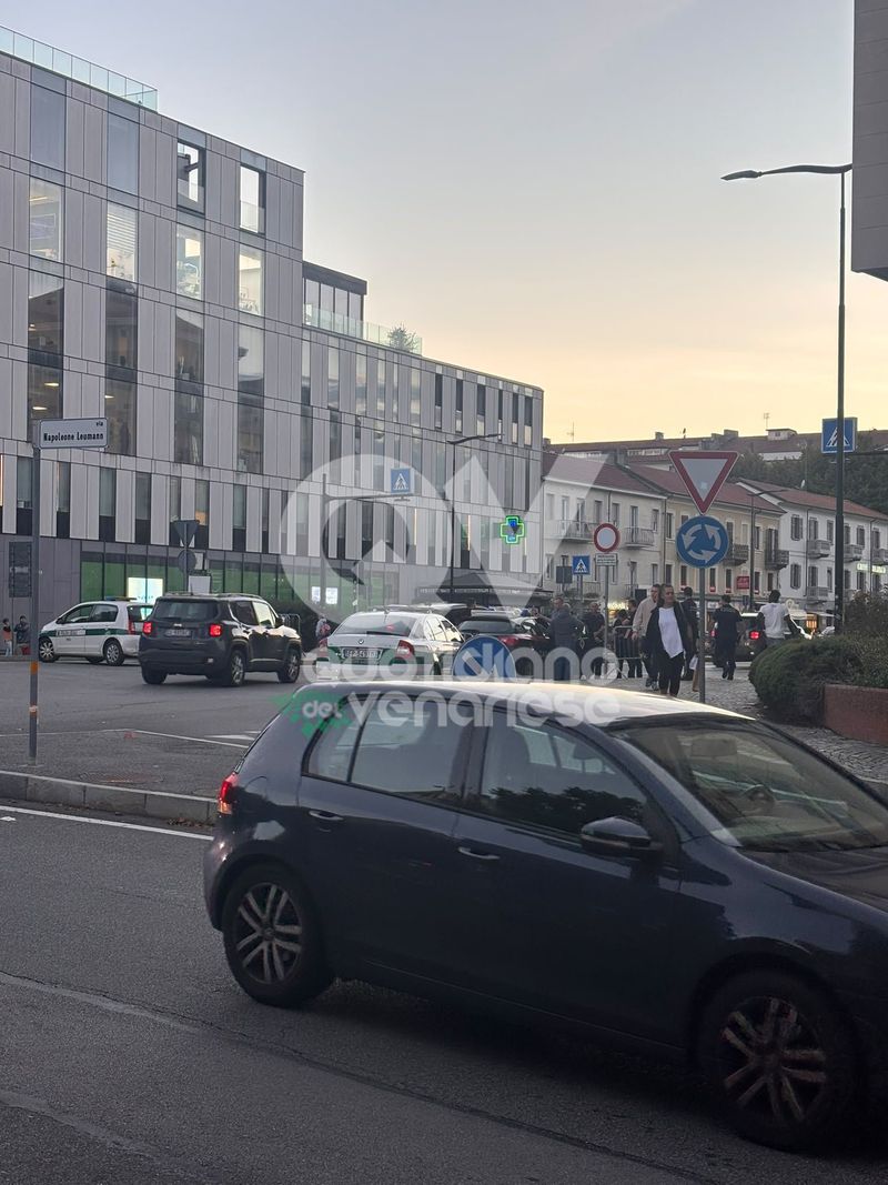 INCIDENTE A RIVOLI - Investe una donna con lo scooter, fugge via ma poi torna: 70enne finisce nei guai - FOTO
