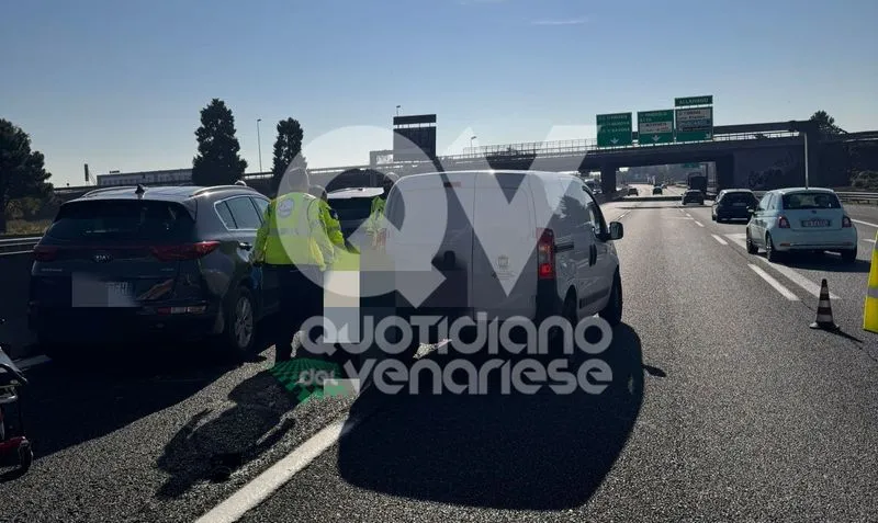 INCIDENTE IN TANGENZIALE A RIVOLI - Tamponamento fra 4 mezzi: una persona ferita e disagi al traffico - FOTO