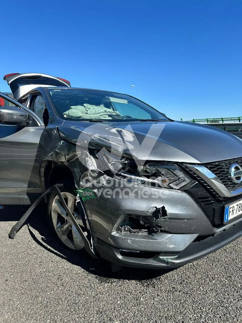 INCIDENTE IN TANGENZIALE A RIVOLI - Due auto si scontrano: tre persone ferite e traffico rallentato