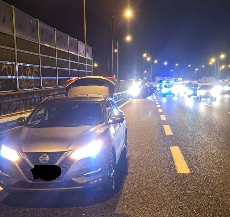 INCIDENTE IN TANGENZIALE A RIVOLI - Scontro fra due auto, una si ribalta: una persona ferita - FOTO