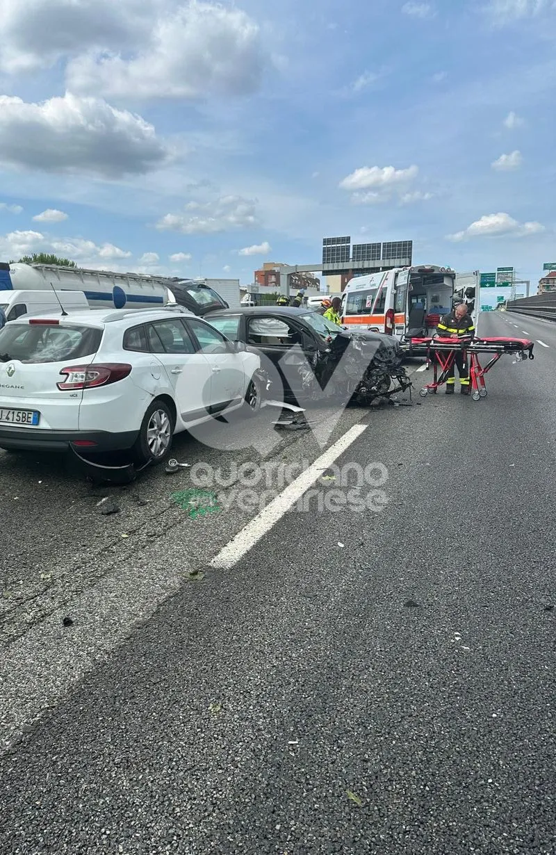 INCIDENTE IN TANGENZIALE A RIVOLI - Scontro fra due auto: due persone ferite - FOTO