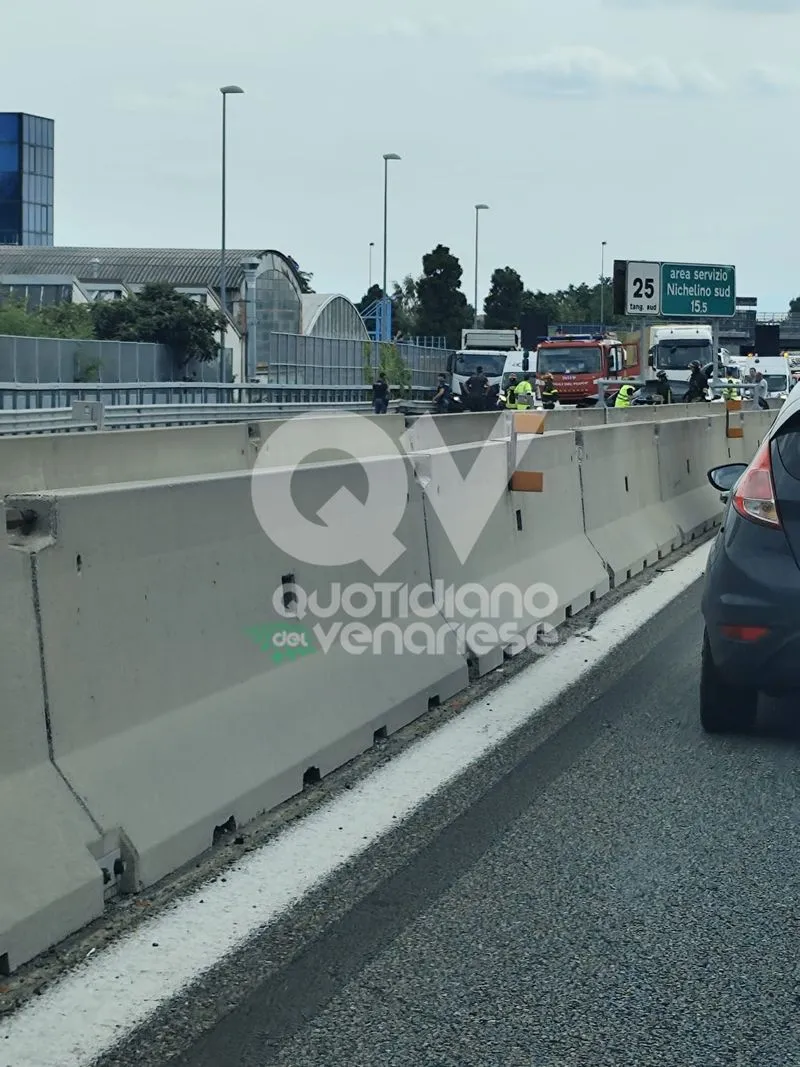 INCIDENTE IN TANGENZIALE A RIVOLI - Scontro fra due auto: due persone ferite - FOTO