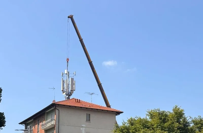 RIVOLI - Fratelli d'Italia preoccupata per l'installazione delle antenne per la telefonia: «Quante e dove saranno le altre?»