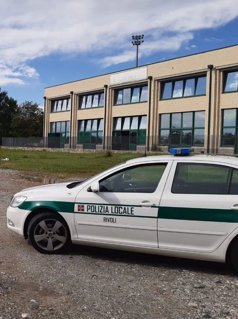 INVESTIMENTI A RIVOLI - Due persone finiscono in ospedale dopo essere state travolte da due auto