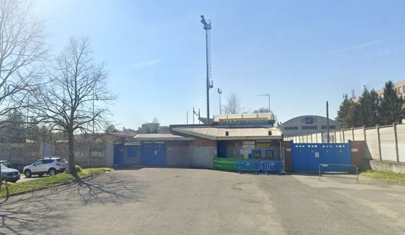 RIVOLI - Ladri in azione in via Isonzo: rubati erogatori dell'acqua e materiale di valore che serviva per il «Rivoli Rocks»