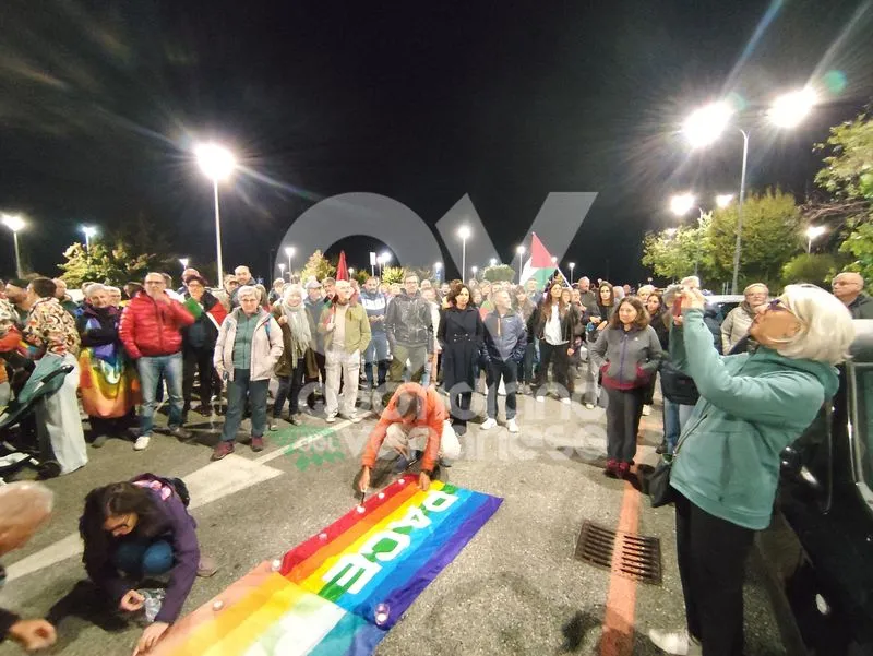 RIVOLI - «Luci sulla Palestina: 100 ospedali per Gaza»: medici, infermieri e operatori sanitari condannano il genocidio - FOTO