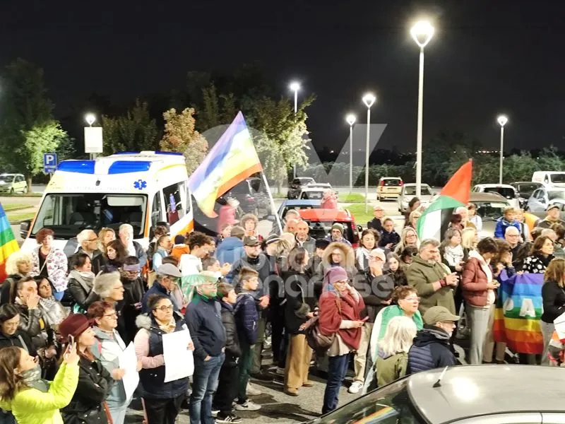 RIVOLI - «Luci sulla Palestina: 100 ospedali per Gaza»: medici, infermieri e operatori sanitari condannano il genocidio - FOTO