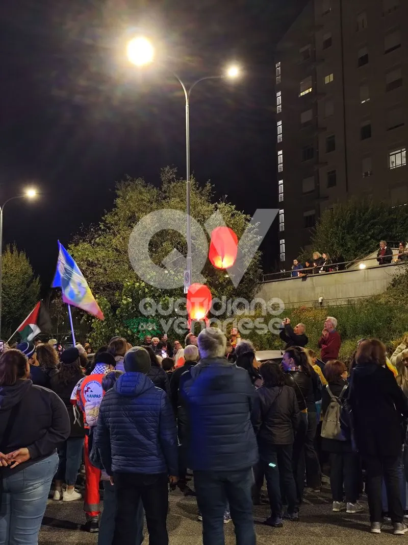 RIVOLI - «Luci sulla Palestina: 100 ospedali per Gaza»: medici, infermieri e operatori sanitari condannano il genocidio - FOTO